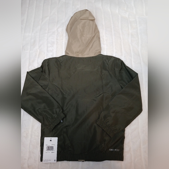 Nike Boys Dri-Fit Windbreaker Jacket | Cargo Khaki Tan | Size 6 | NWT - Picture 2 of 10